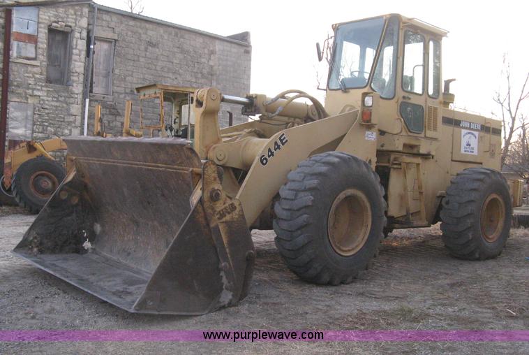 image for item I5550 1993 John Deere 644E loader