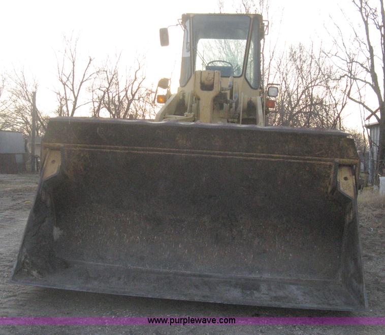 image for item I5550 1993 John Deere 644E loader