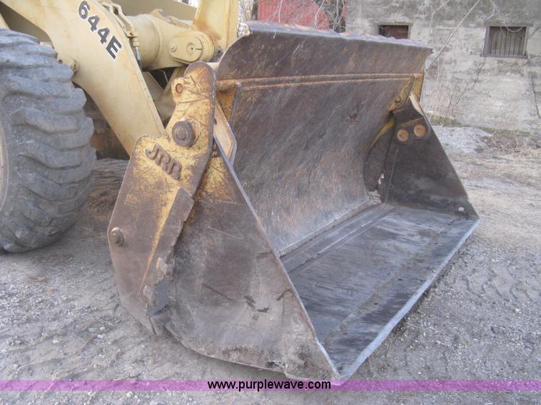 image for item I5550 1993 John Deere 644E loader