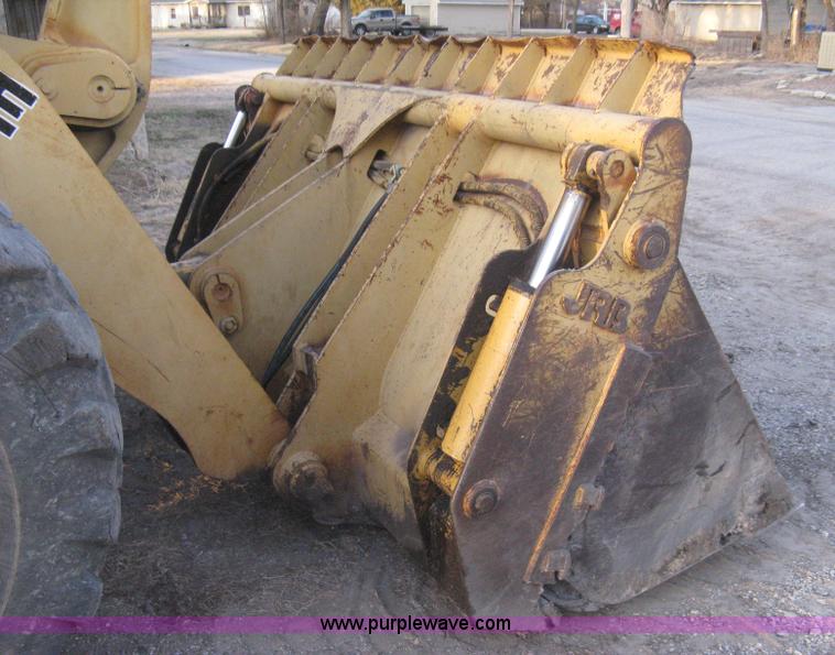 image for item I5550 1993 John Deere 644E loader