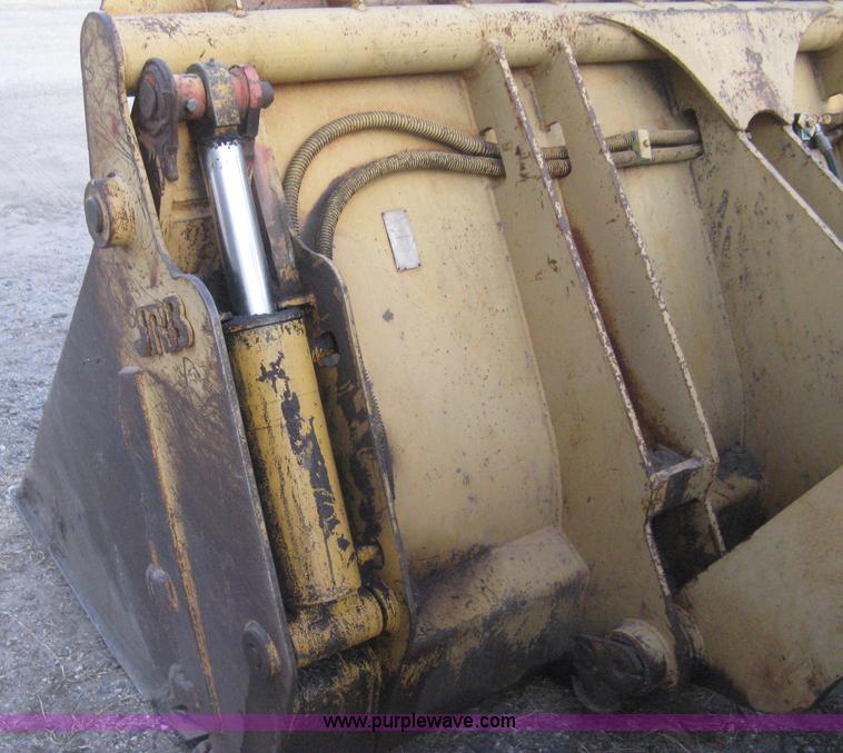 image for item I5550 1993 John Deere 644E loader