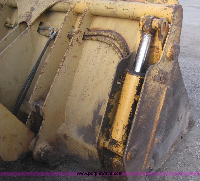 image for item I5550 1993 John Deere 644E loader