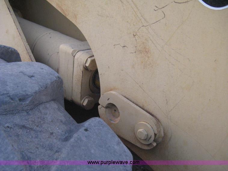 image for item I5550 1993 John Deere 644E loader