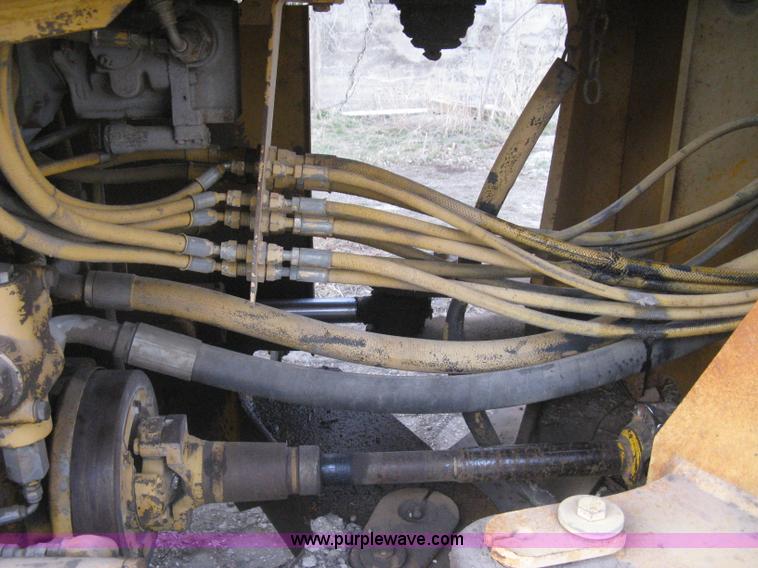 image for item I5550 1993 John Deere 644E loader