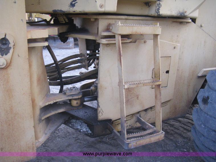 image for item I5550 1993 John Deere 644E loader