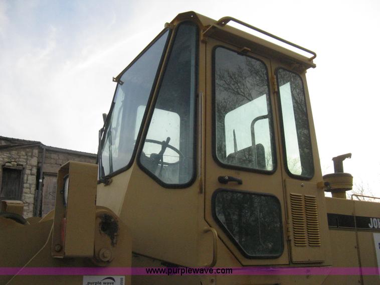 image for item I5550 1993 John Deere 644E loader