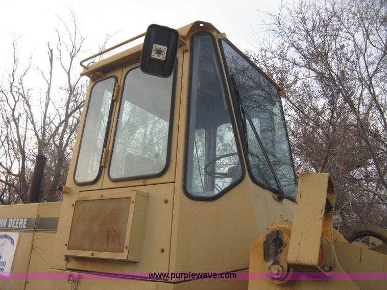 image for item I5550 1993 John Deere 644E loader