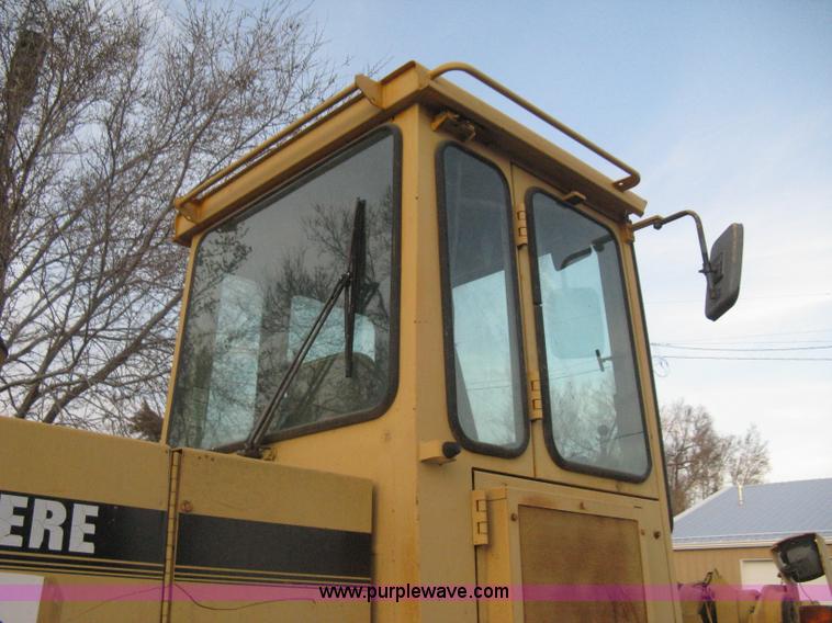 image for item I5550 1993 John Deere 644E loader