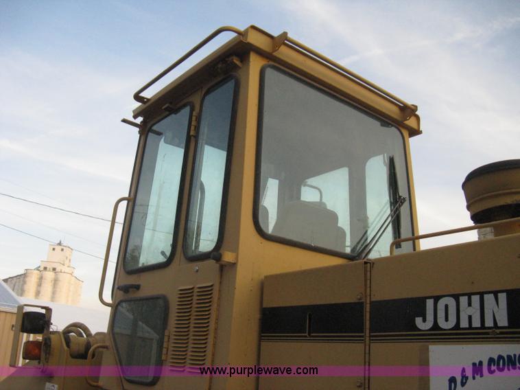 image for item I5550 1993 John Deere 644E loader