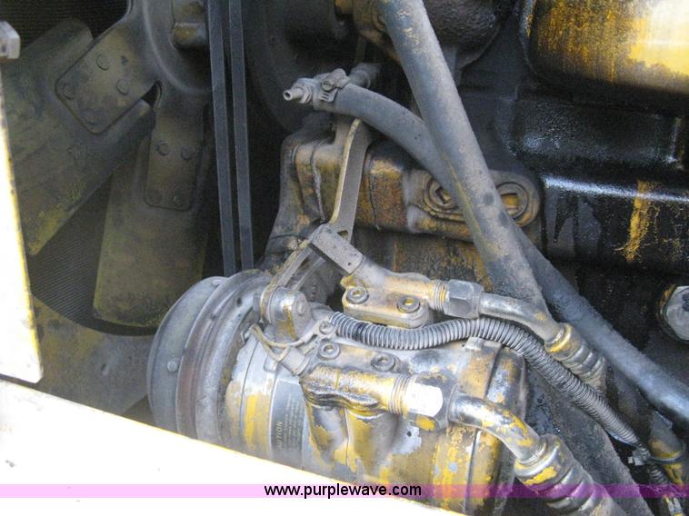 image for item I5550 1993 John Deere 644E loader