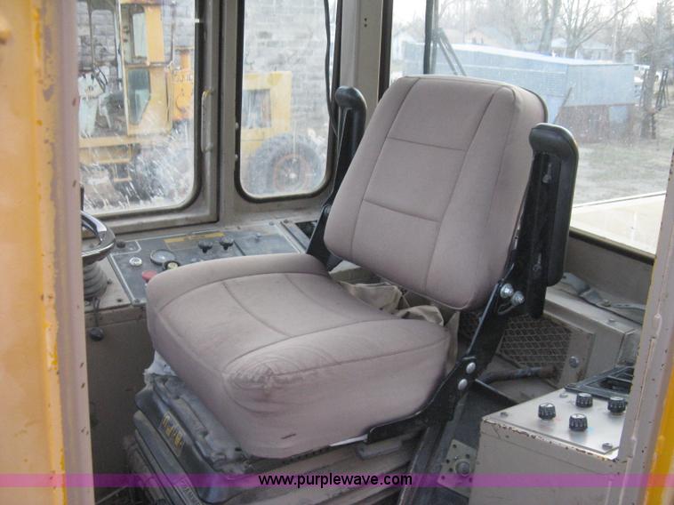 image for item I5550 1993 John Deere 644E loader