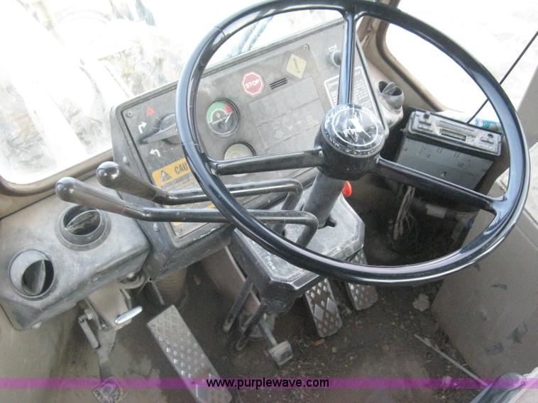 image for item I5550 1993 John Deere 644E loader