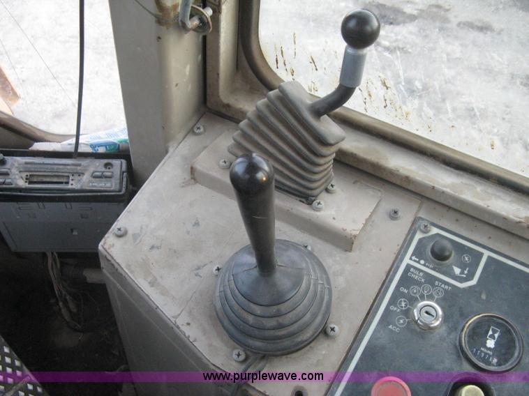 image for item I5550 1993 John Deere 644E loader