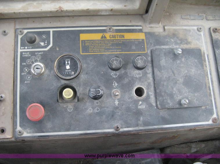 image for item I5550 1993 John Deere 644E loader