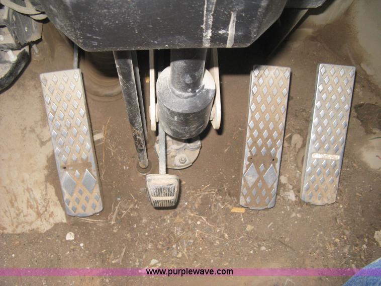 image for item I5550 1993 John Deere 644E loader