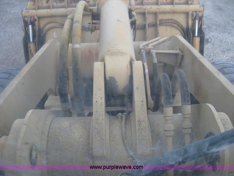 image for item I5550 1993 John Deere 644E loader