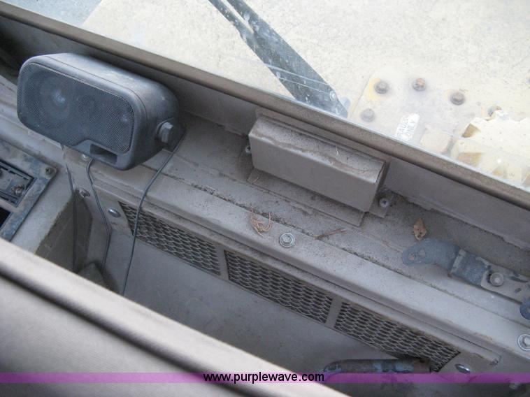 image for item I5550 1993 John Deere 644E loader