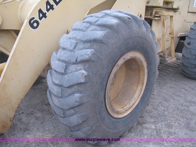 image for item I5550 1993 John Deere 644E loader