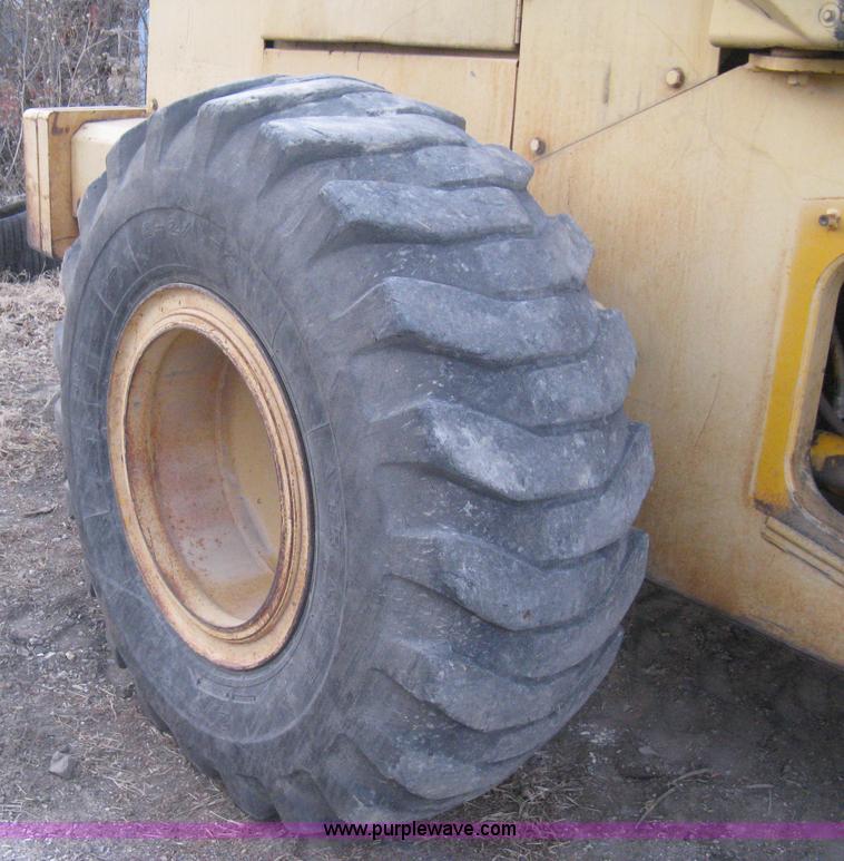 image for item I5550 1993 John Deere 644E loader
