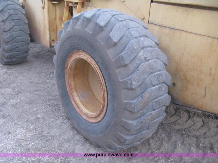 image for item I5550 1993 John Deere 644E loader