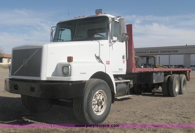 image for item I5551 1997 Volvo WGM25 flatbed truck
