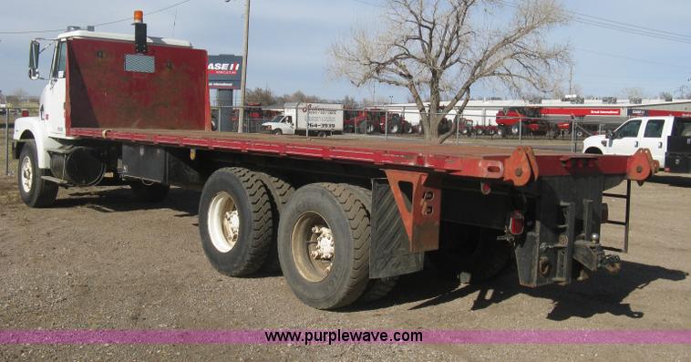 image for item I5551 1997 Volvo WGM25 flatbed truck