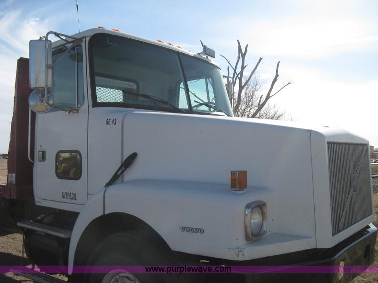 image for item I5551 1997 Volvo WGM25 flatbed truck