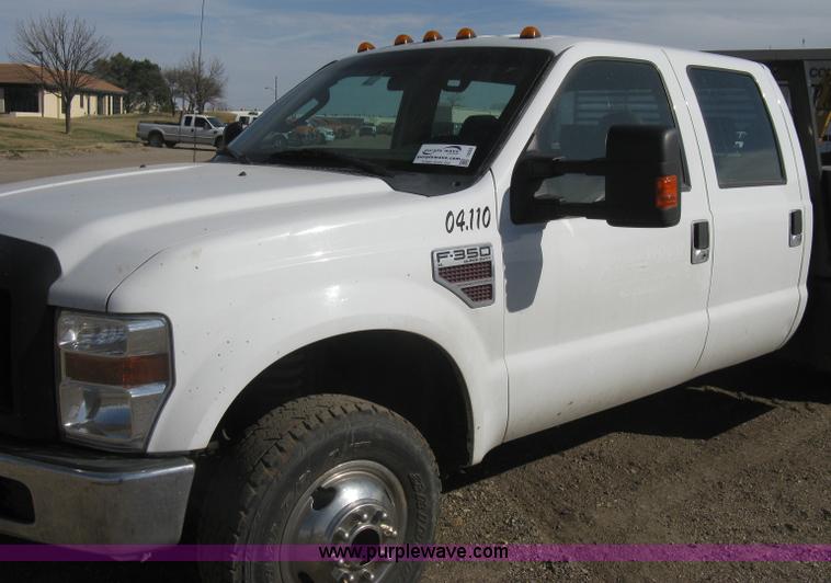 image for item I5555 2009 Ford F350 Super Duty XL Crew Cab flatbed truck