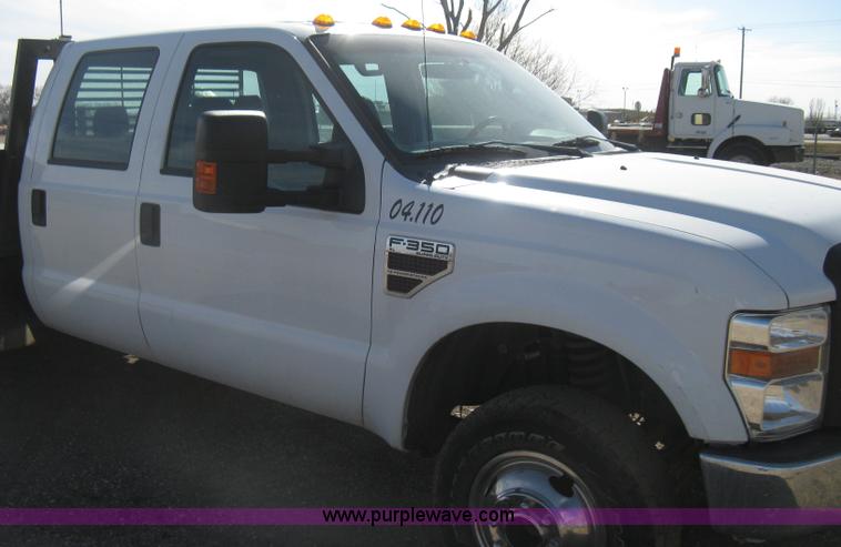image for item I5555 2009 Ford F350 Super Duty XL Crew Cab flatbed truck