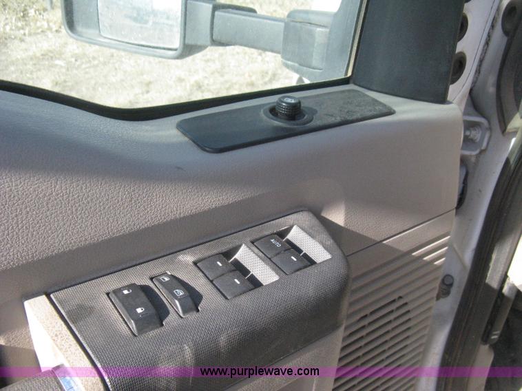 image for item I5555 2009 Ford F350 Super Duty XL Crew Cab flatbed truck