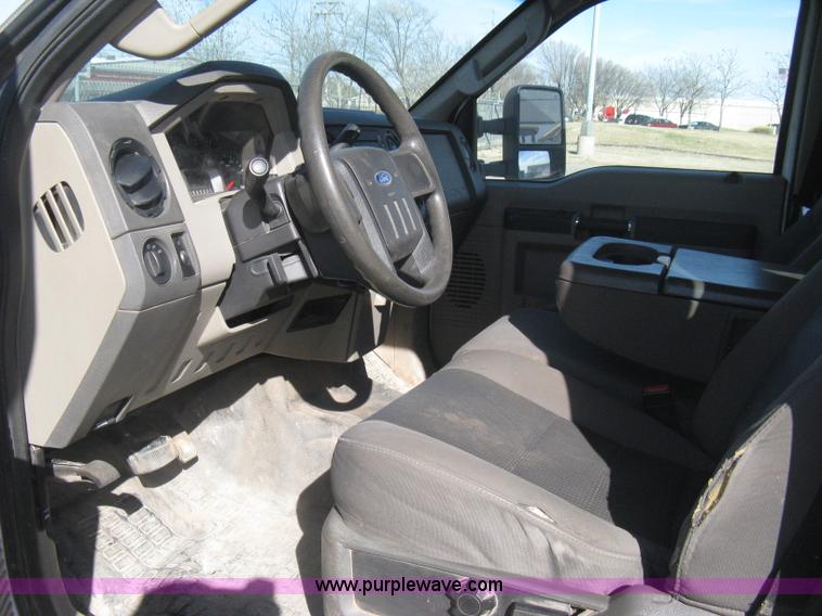 image for item I5555 2009 Ford F350 Super Duty XL Crew Cab flatbed truck