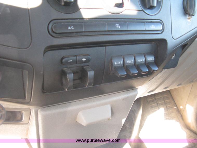 image for item I5555 2009 Ford F350 Super Duty XL Crew Cab flatbed truck