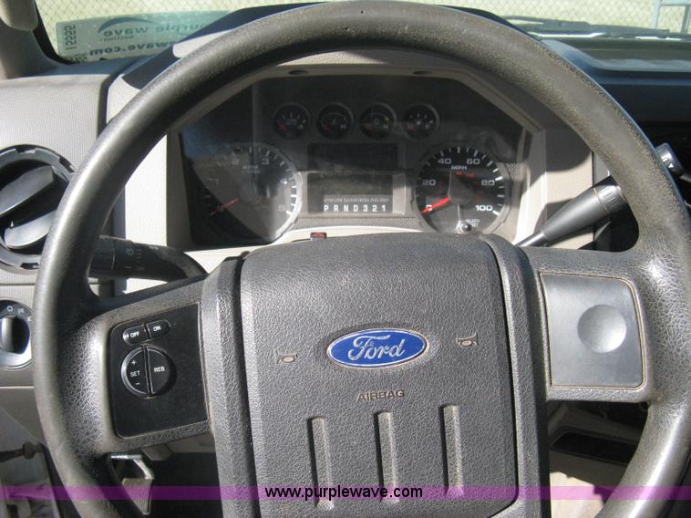 image for item I5555 2009 Ford F350 Super Duty XL Crew Cab flatbed truck