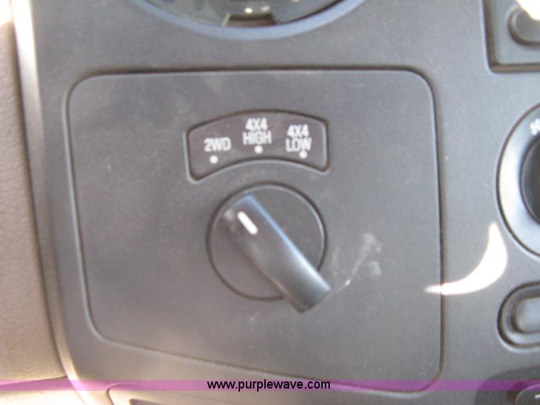 image for item I5555 2009 Ford F350 Super Duty XL Crew Cab flatbed truck