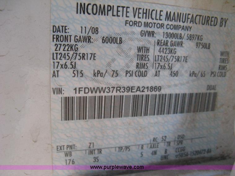 image for item I5555 2009 Ford F350 Super Duty XL Crew Cab flatbed truck