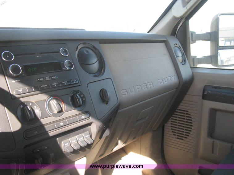 image for item I5555 2009 Ford F350 Super Duty XL Crew Cab flatbed truck