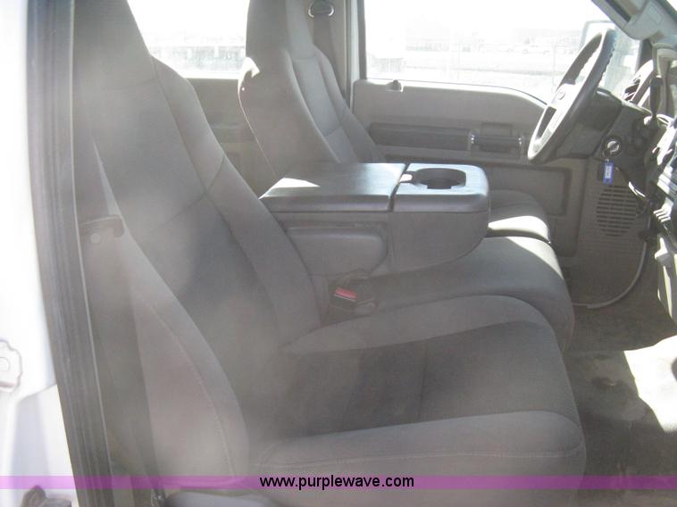 image for item I5555 2009 Ford F350 Super Duty XL Crew Cab flatbed truck