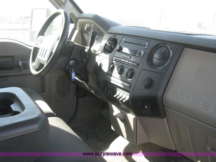 image for item I5555 2009 Ford F350 Super Duty XL Crew Cab flatbed truck