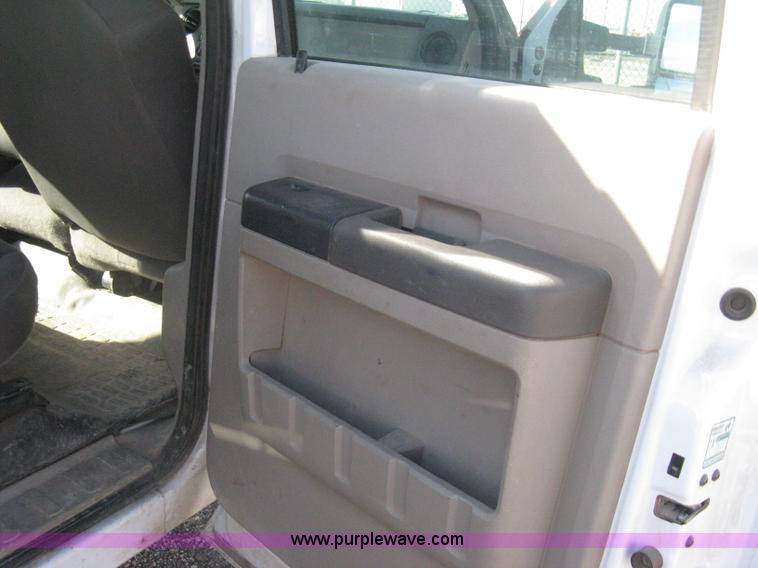 image for item I5555 2009 Ford F350 Super Duty XL Crew Cab flatbed truck