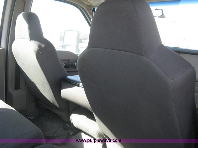 image for item I5555 2009 Ford F350 Super Duty XL Crew Cab flatbed truck