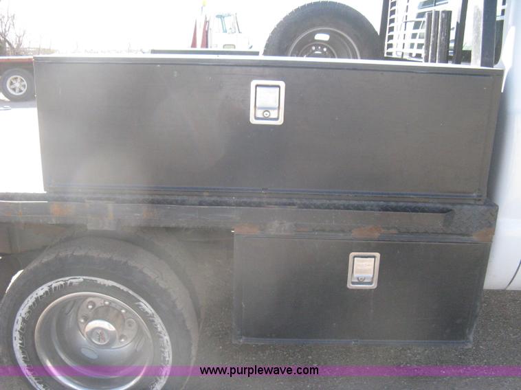 image for item I5555 2009 Ford F350 Super Duty XL Crew Cab flatbed truck