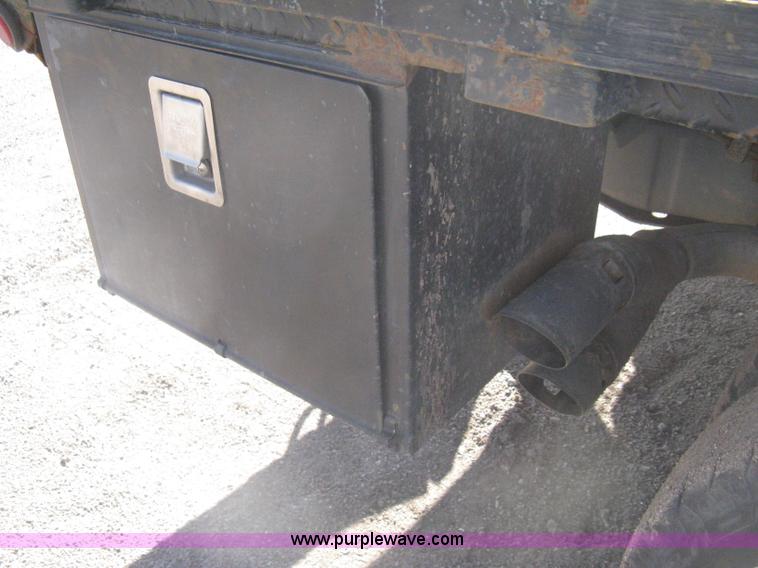 image for item I5555 2009 Ford F350 Super Duty XL Crew Cab flatbed truck