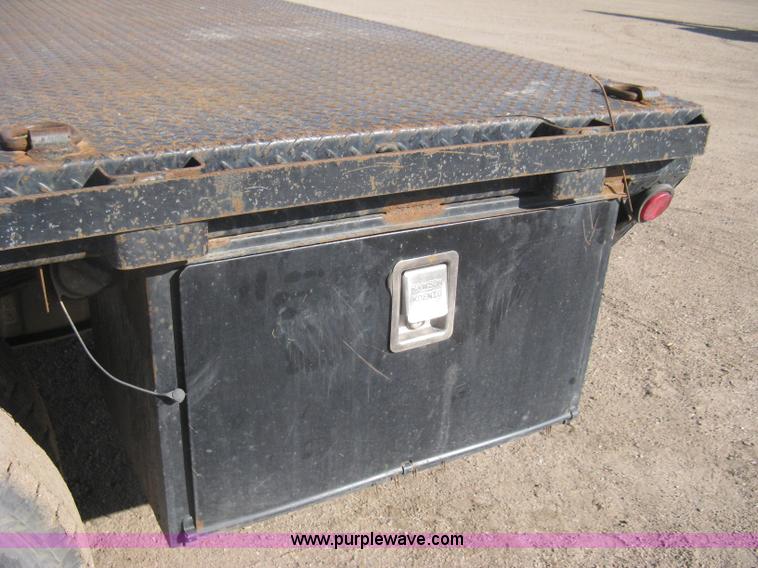 image for item I5555 2009 Ford F350 Super Duty XL Crew Cab flatbed truck