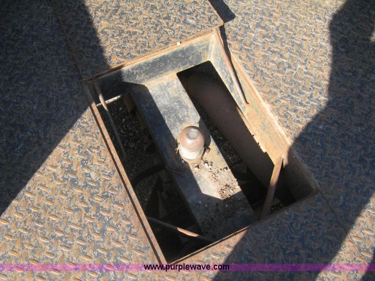 image for item I5555 2009 Ford F350 Super Duty XL Crew Cab flatbed truck