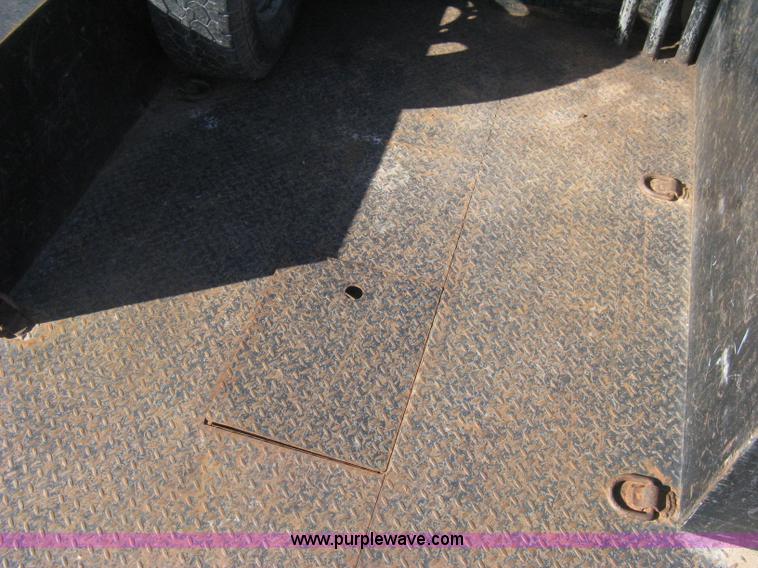 image for item I5555 2009 Ford F350 Super Duty XL Crew Cab flatbed truck