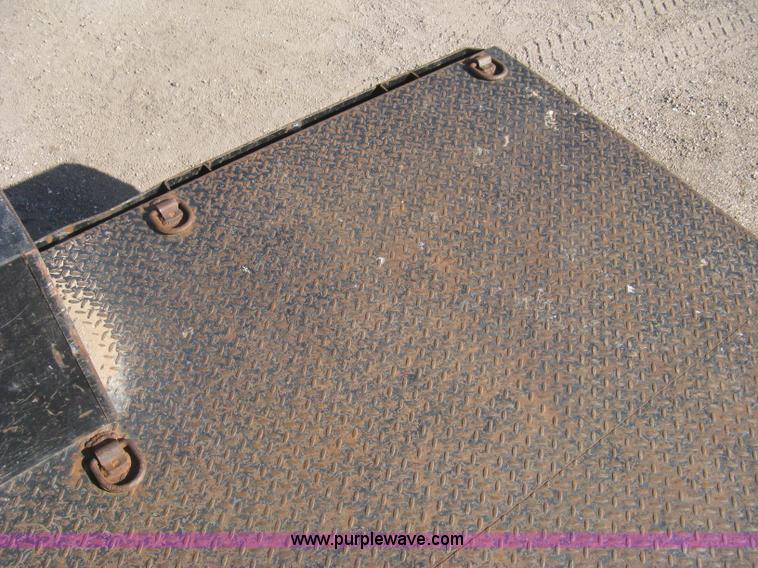 image for item I5555 2009 Ford F350 Super Duty XL Crew Cab flatbed truck