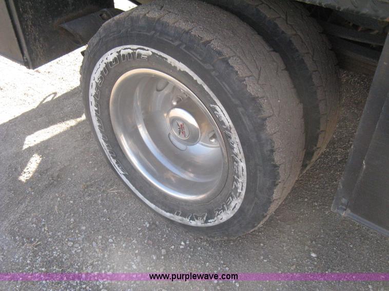 image for item I5555 2009 Ford F350 Super Duty XL Crew Cab flatbed truck