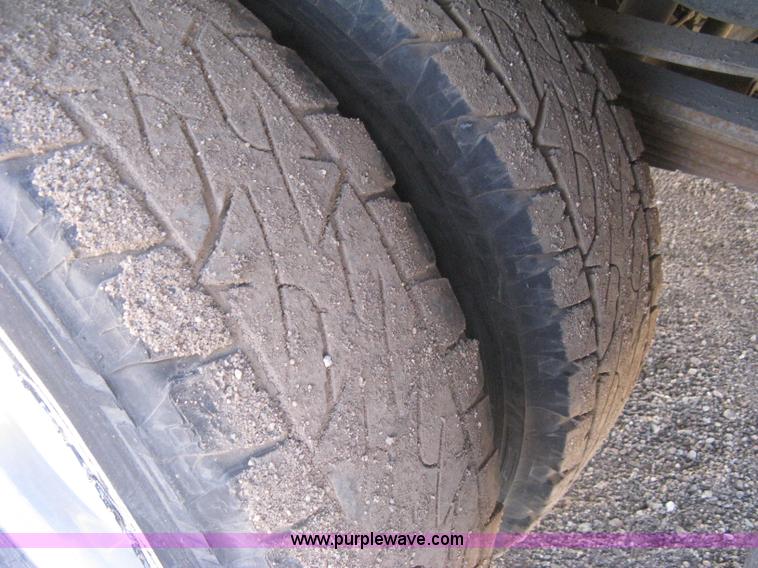 image for item I5555 2009 Ford F350 Super Duty XL Crew Cab flatbed truck