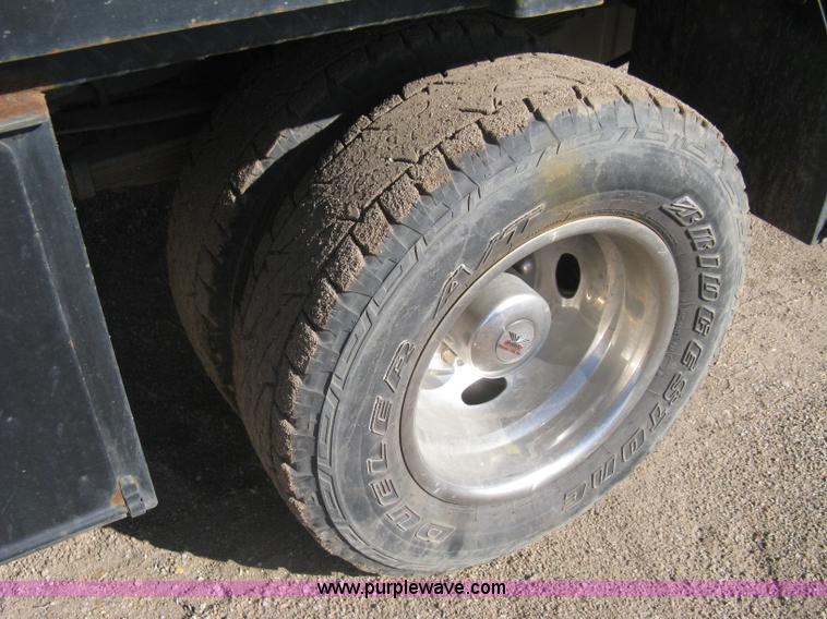 image for item I5555 2009 Ford F350 Super Duty XL Crew Cab flatbed truck