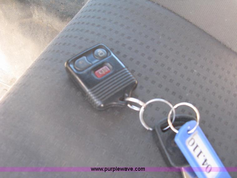 image for item I5555 2009 Ford F350 Super Duty XL Crew Cab flatbed truck